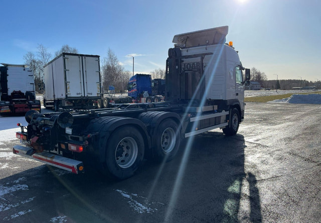 Volvo FM460 6X4 KOUKKUAUTO - Kancalı yükleyici kamyon: fotoğraf 4 Volvo FM460 6X4 KOUKKUAUTO - Kancalı yükleyici kamyon: fotoğraf 4