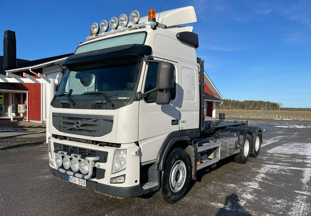 Volvo FM460 Globe Koukkuauto - Kancalı yükleyici kamyon: fotoğraf 3 Volvo FM460 Globe Koukkuauto - Kancalı yükleyici kamyon: fotoğraf 3