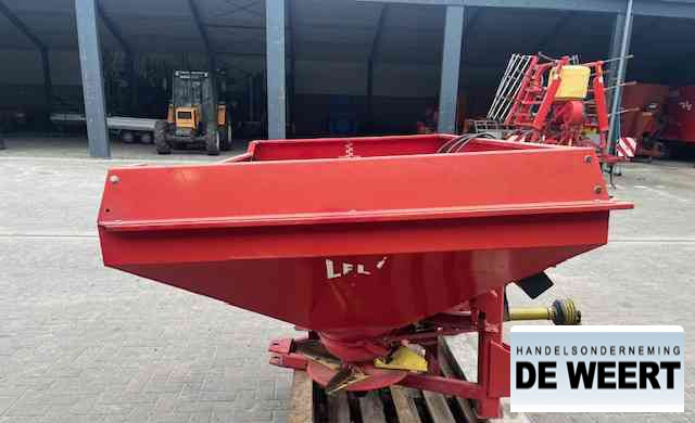 Lely centerliner stooier , front aandrijving - Gübre serpme makinesi: fotoğraf 3 Lely centerliner stooier , front aandrijving - Gübre serpme makinesi: fotoğraf 3