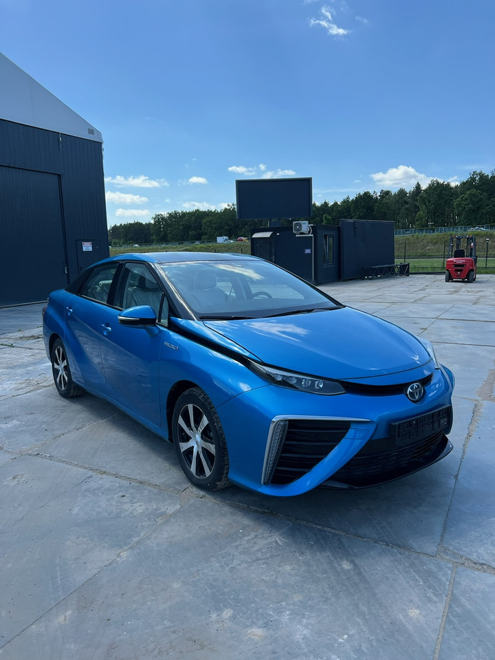 Toyota Mirai - Sedan araba: fotoğraf 4 Toyota Mirai - Sedan araba: fotoğraf 4