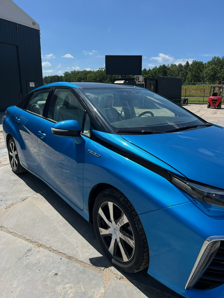 Sedan araba Toyota Mirai: fotoğraf 19
