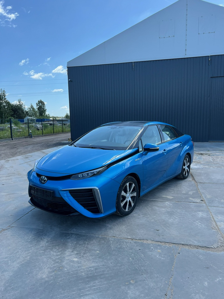 Toyota Mirai - Sedan araba: fotoğraf 1 Toyota Mirai - Sedan araba: fotoğraf 1