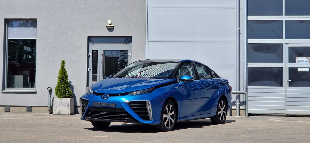 Toyota Mirai - Sedan araba: fotoğraf 2 Toyota Mirai - Sedan araba: fotoğraf 2