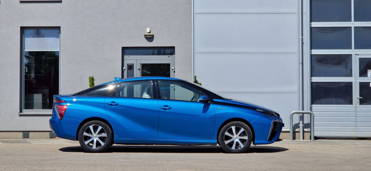 Toyota Mirai - Sedan araba: fotoğraf 3 Toyota Mirai - Sedan araba: fotoğraf 3