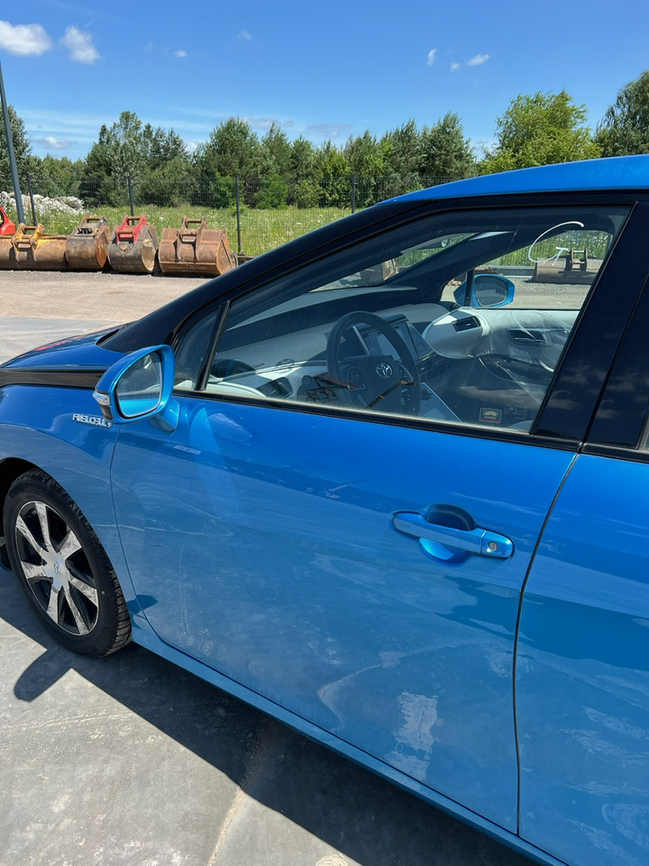 Sedan araba Toyota Mirai: fotoğraf 10
