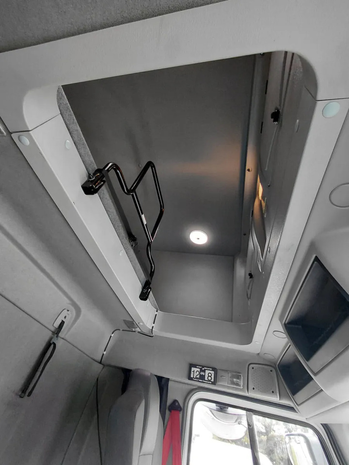 2017 Renault D12 4×2 Double Sleeper Curtainsider - Tenteli kamyon: fotoğraf 3 2017 Renault D12 4×2 Double Sleeper Curtainsider - Tenteli kamyon: fotoğraf 3