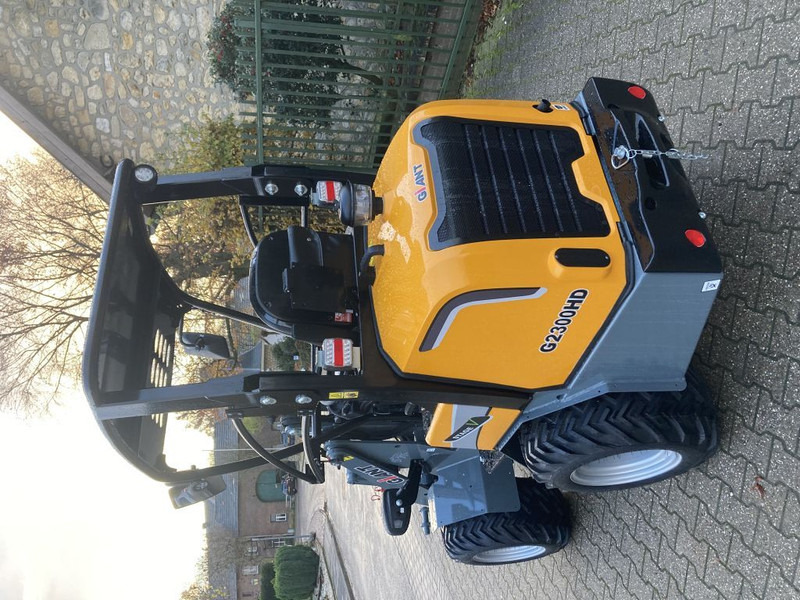 Giant G2300 HD - Belden kırmalı yükleyici: fotoğraf 3 Giant G2300 HD - Belden kırmalı yükleyici: fotoğraf 3