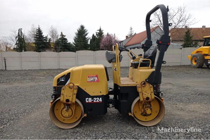 Caterpillar CB -224 Úthenger - Silindir makinesi: fotoğraf 2 Caterpillar CB -224 Úthenger - Silindir makinesi: fotoğraf 2