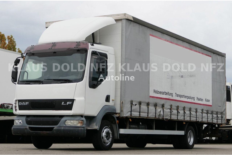 DAF LF 45.220 P+P + Tail lift - Tenteli kamyon: fotoğraf 1 DAF LF 45.220 P+P + Tail lift - Tenteli kamyon: fotoğraf 1