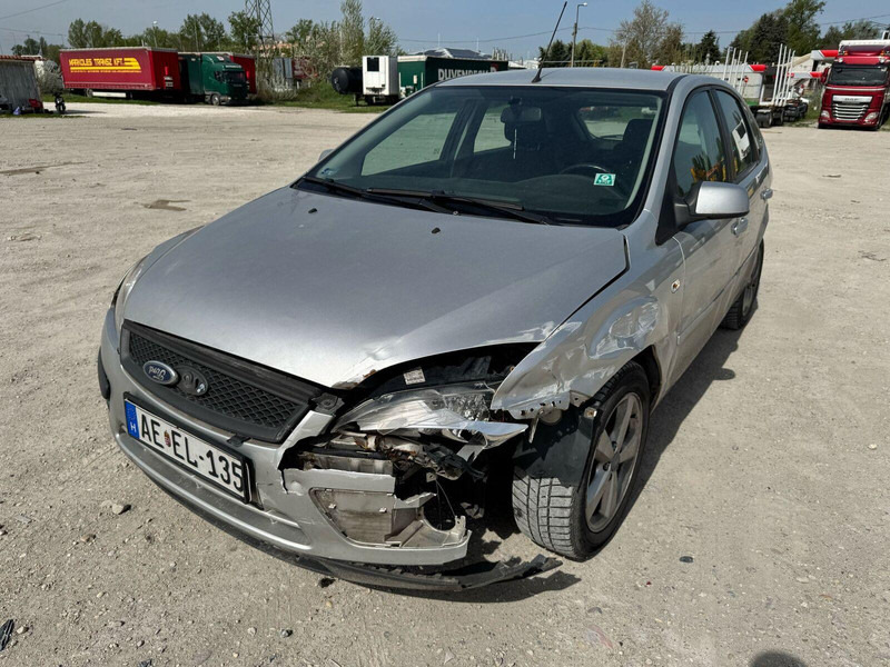 Ford Focus 1,6 i - Damaged Car - Hatchback: fotoğraf 1 Ford Focus 1,6 i - Damaged Car - Hatchback: fotoğraf 1