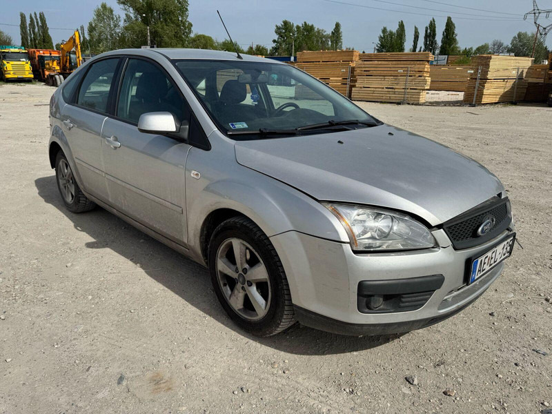 Ford Focus 1,6 i - Damaged Car - Hatchback: fotoğraf 2 Ford Focus 1,6 i - Damaged Car - Hatchback: fotoğraf 2