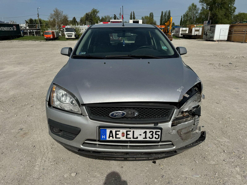 Ford Focus 1,6 i - Damaged Car - Hatchback: fotoğraf 3 Ford Focus 1,6 i - Damaged Car - Hatchback: fotoğraf 3