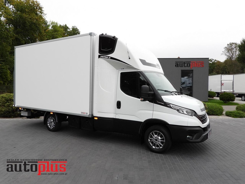 Iveco DAILY 35S18 KONTENER HI-MATIC WINDA 8 PALET TEMPOMAT NAWIGACJA L - Kapalı kasa kamyonet: fotoğraf 1 Iveco DAILY 35S18 KONTENER HI-MATIC WINDA 8 PALET TEMPOMAT NAWIGACJA L - Kapalı kasa kamyonet: fotoğraf 1