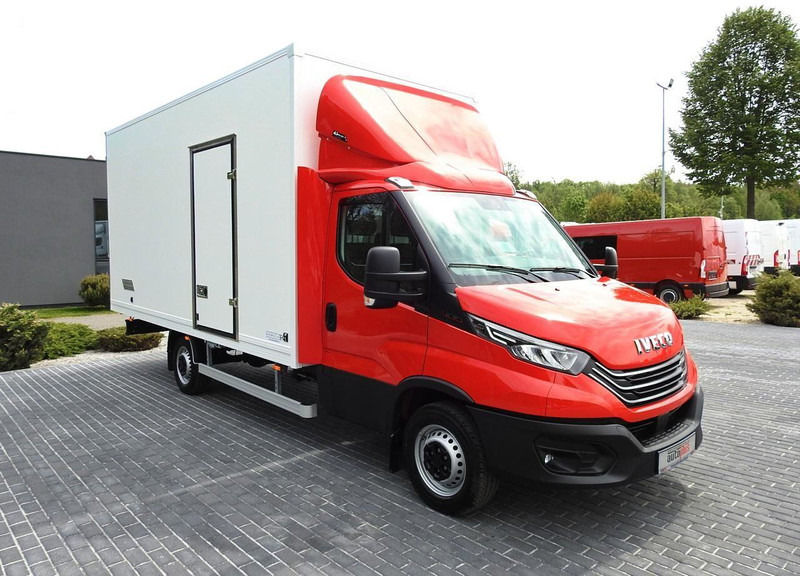 Iveco DAILY 35S18 NOWY KONTENER 10 PALET TEMPOMAT NAWIGACJA KLIMATYZAC - Kapalı kasa kamyonet: fotoğraf 4 Iveco DAILY 35S18 NOWY KONTENER 10 PALET TEMPOMAT NAWIGACJA KLIMATYZAC - Kapalı kasa kamyonet: fotoğraf 4
