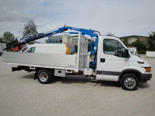 Iveco Daily 35C11 - flatbed+crane - Sal/ Açık kasa kamyon, Vinçli kamyon: fotoğraf 3 Iveco Daily 35C11 - flatbed+crane - Sal/ Açık kasa kamyon, Vinçli kamyon: fotoğraf 3