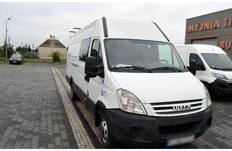 Iveco Daily 35C15 Blaszak L4H2 Brygadówka 6-seater Doka Dubel Cabin - Minibüs, Minivan: fotoğraf 1 Iveco Daily 35C15 Blaszak L4H2 Brygadówka 6-seater Doka Dubel Cabin - Minibüs, Minivan: fotoğraf 1