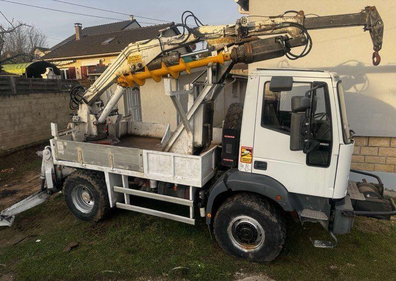 Iveco - Drilling crane truck 4x4 - Burgu makinesi: fotoğraf 1 Iveco - Drilling crane truck 4x4 - Burgu makinesi: fotoğraf 1
