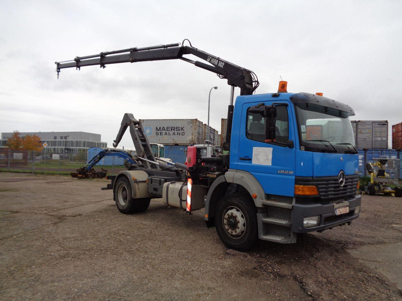 Mercedes-Benz Atego 1828 Hook lift truck + Crane Hiab 102 - Kancalı yükleyici kamyon, Vinçli kamyon: fotoğraf 2 Mercedes-Benz Atego 1828 Hook lift truck + Crane Hiab 102 - Kancalı yükleyici kamyon, Vinçli kamyon: fotoğraf 2