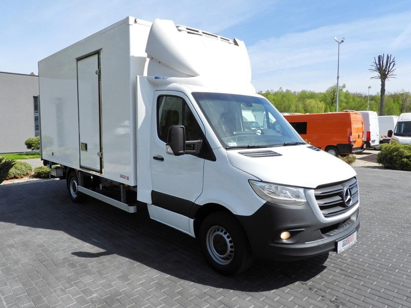 Mercedes-Benz SPRINTER 316 CHŁODNIA KONTENER 0*C WINDA 8 PALET TEMPOMAT PNEUMA - Refrijeratör kamyon: fotoğraf 4 Mercedes-Benz SPRINTER 316 CHŁODNIA KONTENER 0*C WINDA 8 PALET TEMPOMAT PNEUMA - Refrijeratör kamyon: fotoğraf 4