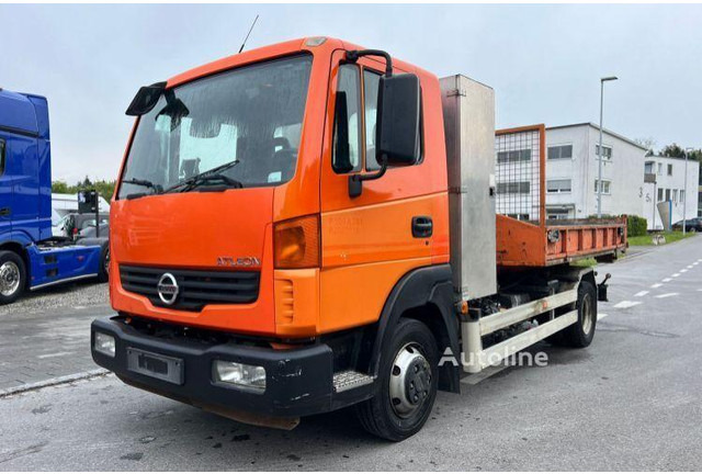 Nissan Atleon 80.19 - Hook lift truck+tipper - Kancalı yükleyici kamyon: fotoğraf 2 Nissan Atleon 80.19 - Hook lift truck+tipper - Kancalı yükleyici kamyon: fotoğraf 2