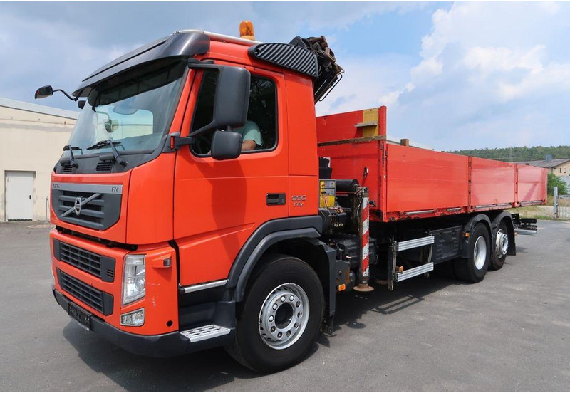 Volvo FM 330 6x2 - Sal/ Açık kasa kamyon, Vinçli kamyon: fotoğraf 2 Volvo FM 330 6x2 - Sal/ Açık kasa kamyon, Vinçli kamyon: fotoğraf 2
