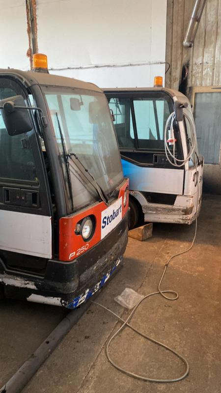 Linde Electric Tugs P250 - Bagaj traktörü: fotoğraf 4 Linde Electric Tugs P250 - Bagaj traktörü: fotoğraf 4