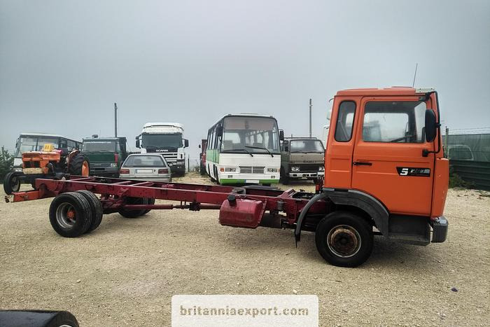 RENAULT Midliner S120 Turbo | Perkins 3.9 diesel engine | ZF manual - Şasi kamyon: fotoğraf 4 RENAULT Midliner S120 Turbo | Perkins 3.9 diesel engine | ZF manual - Şasi kamyon: fotoğraf 4