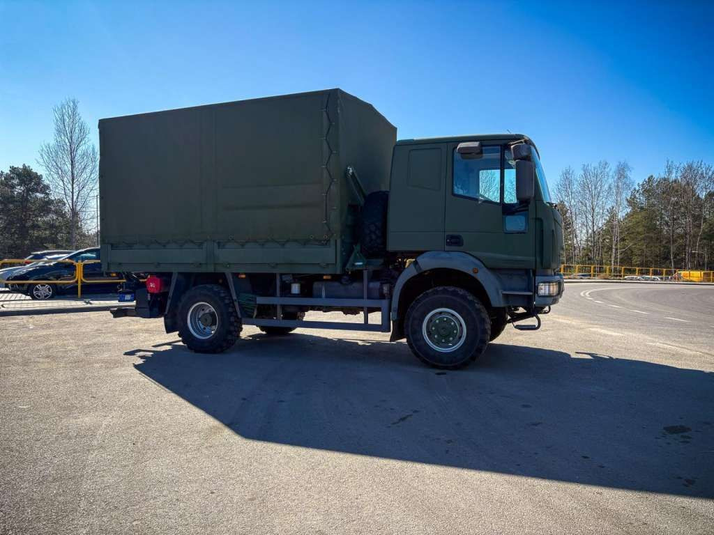 Iveco EUROCARGO 4x4 Offroad Camper Winde - Tenteli kamyon: fotoğraf 5 Iveco EUROCARGO 4x4 Offroad Camper Winde - Tenteli kamyon: fotoğraf 5