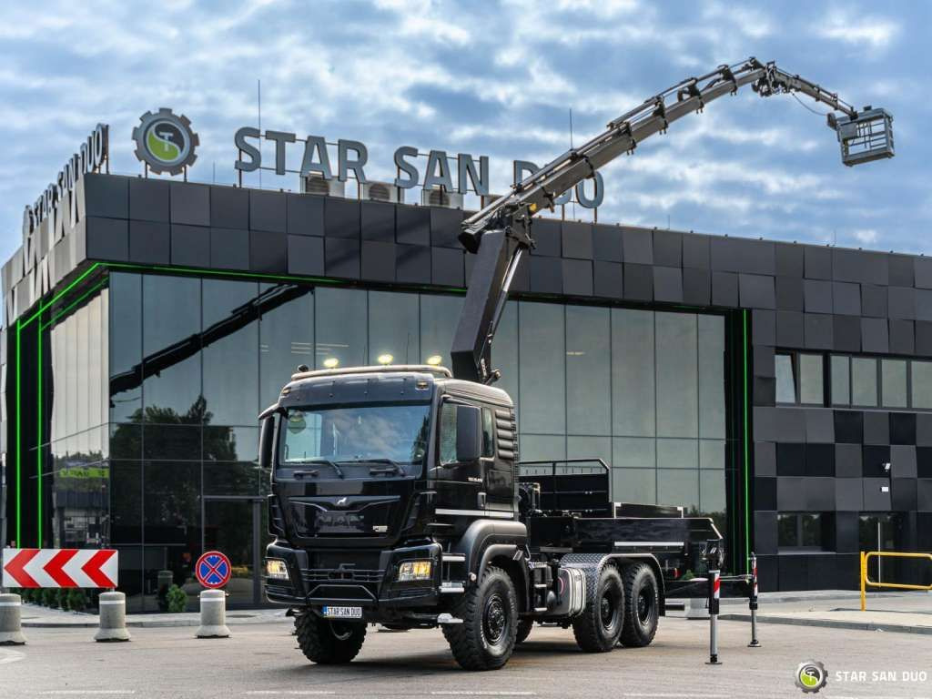 MAN TGS 26.420 6x6 HMF 3000 K6 Fly Jib Crane Basket - Vinçli kamyon: fotoğraf 1 MAN TGS 26.420 6x6 HMF 3000 K6 Fly Jib Crane Basket - Vinçli kamyon: fotoğraf 1