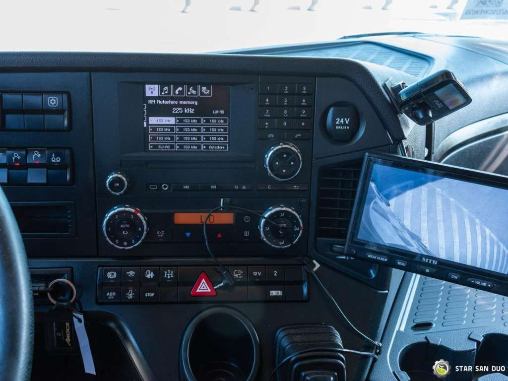 Vinçli kamyon Mercedes-Benz  AROCS 3251 8x4 HMF 8520 Fly Jib Winch: fotoğraf 18