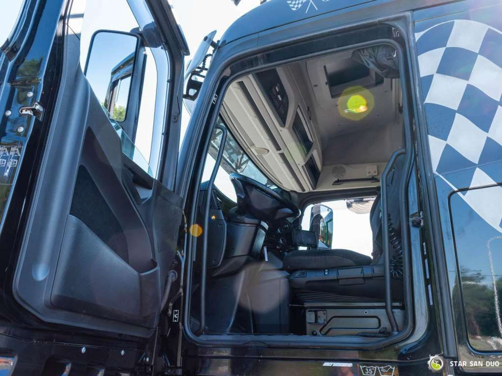 Vinçli kamyon Mercedes-Benz  AROCS 3251 8x4 HMF 8520 Fly Jib Winch: fotoğraf 15