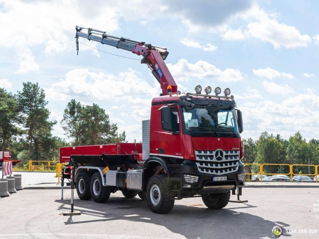Mercedes-Benz AROCS 3345 6x6 HMF 3220 Winch Crane tipper - Vinçli kamyon: fotoğraf 2 Mercedes-Benz AROCS 3345 6x6 HMF 3220 Winch Crane tipper - Vinçli kamyon: fotoğraf 2