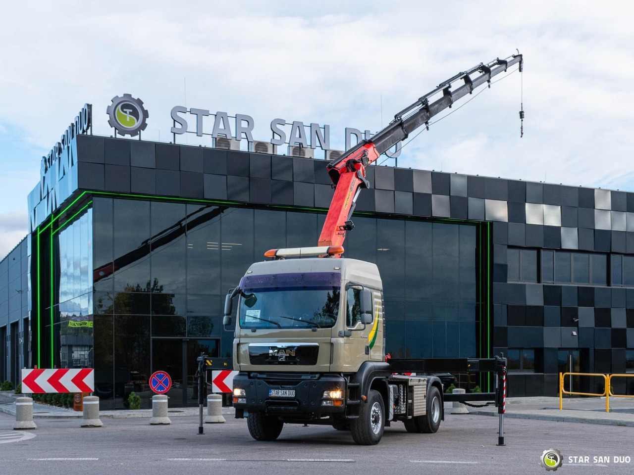 - Vinçli kamyon: fotoğraf 4 - Vinçli kamyon: fotoğraf 4