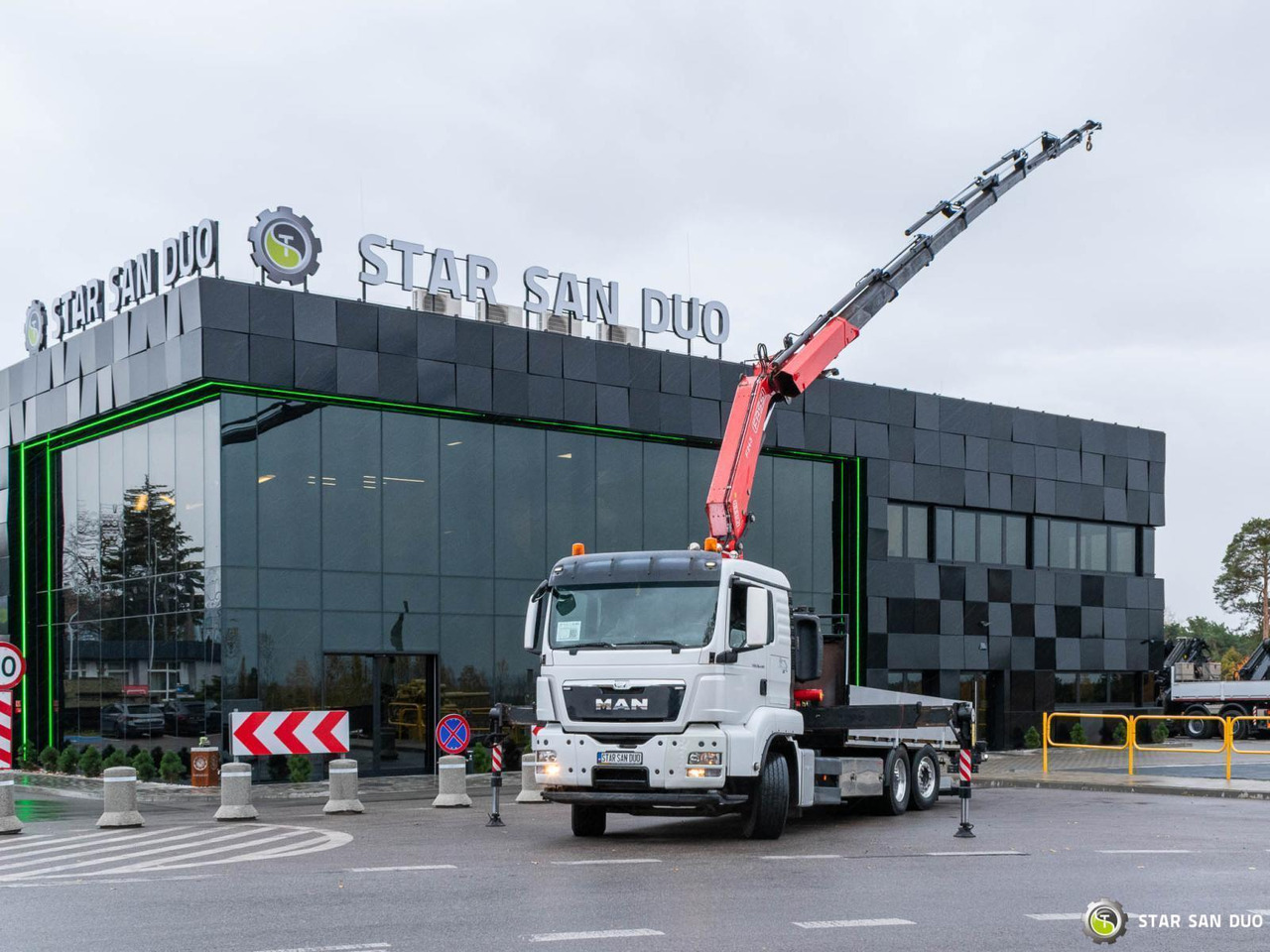 - Vinçli kamyon: fotoğraf 1 - Vinçli kamyon: fotoğraf 1