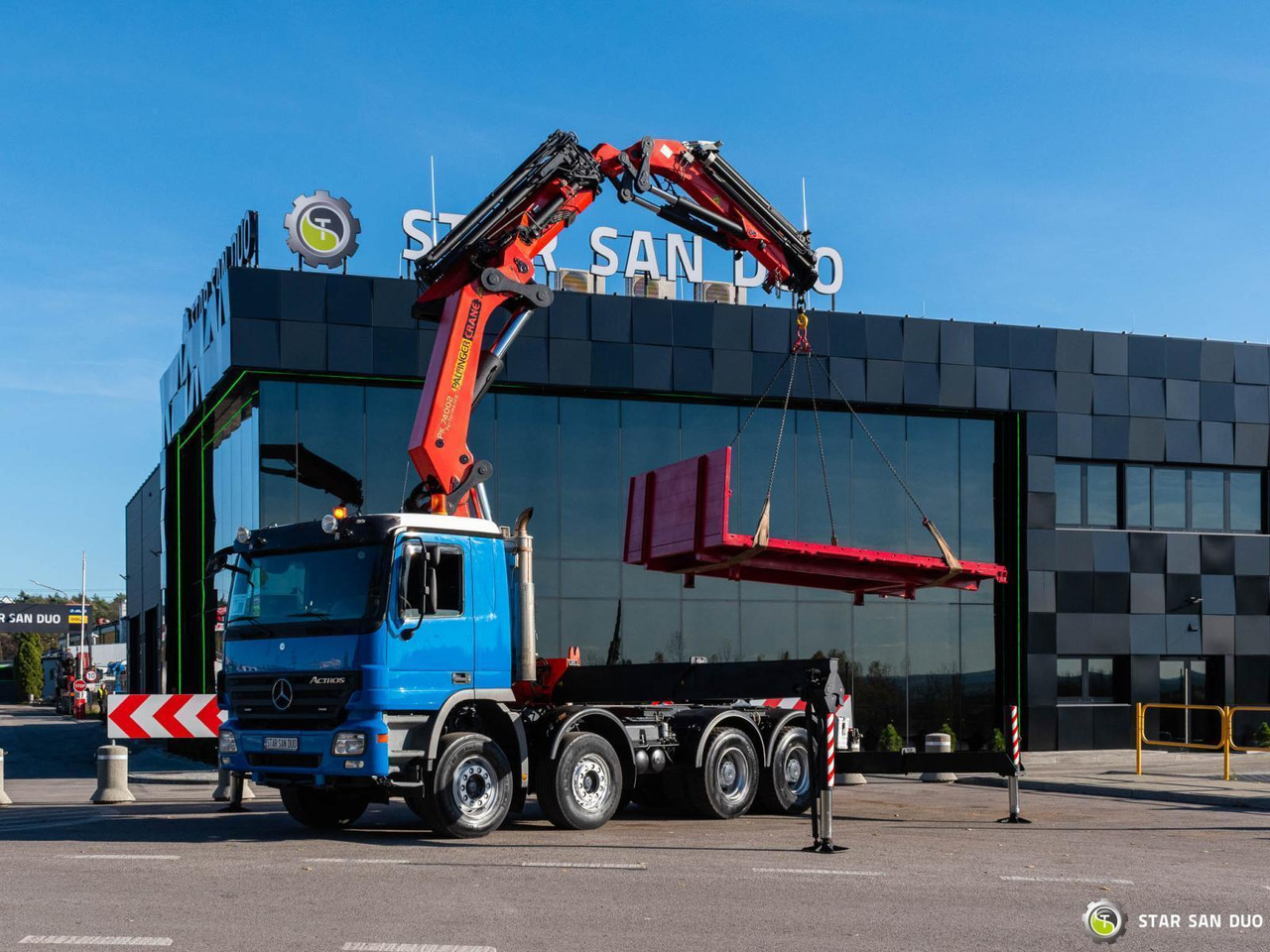 - Vinçli kamyon: fotoğraf 5 - Vinçli kamyon: fotoğraf 5