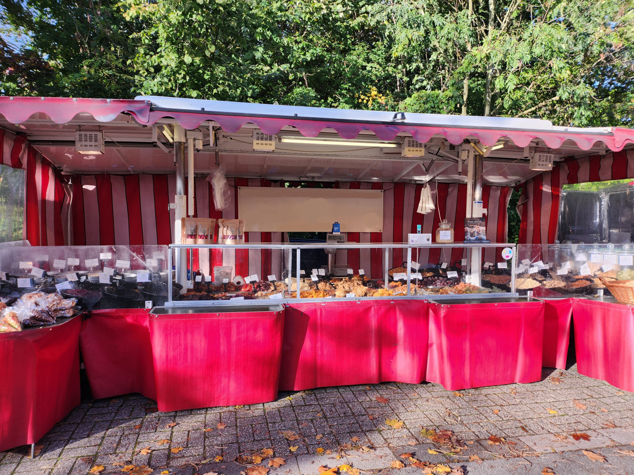 Verkaufsanhänger Alf - Büfe karavan: fotoğraf 2 Verkaufsanhänger Alf - Büfe karavan: fotoğraf 2