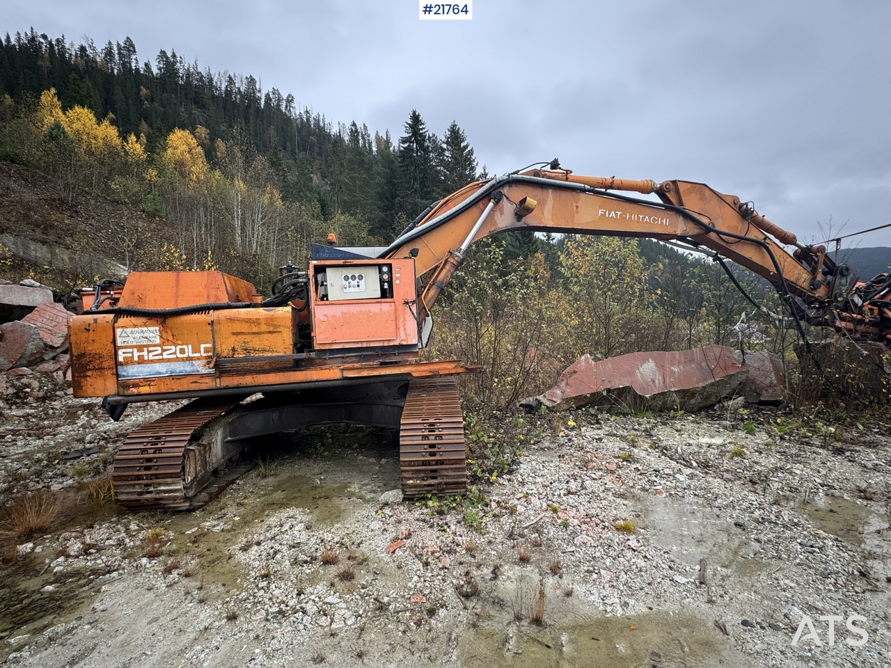 Hitachi Ca 1988 Hitachi FH220LC graver selges som rep.objekt. Ikke kjørbar. - Paletli ekskavatör: fotoğraf 5 Hitachi Ca 1988 Hitachi FH220LC graver selges som rep.objekt. Ikke kjørbar. - Paletli ekskavatör: fotoğraf 5