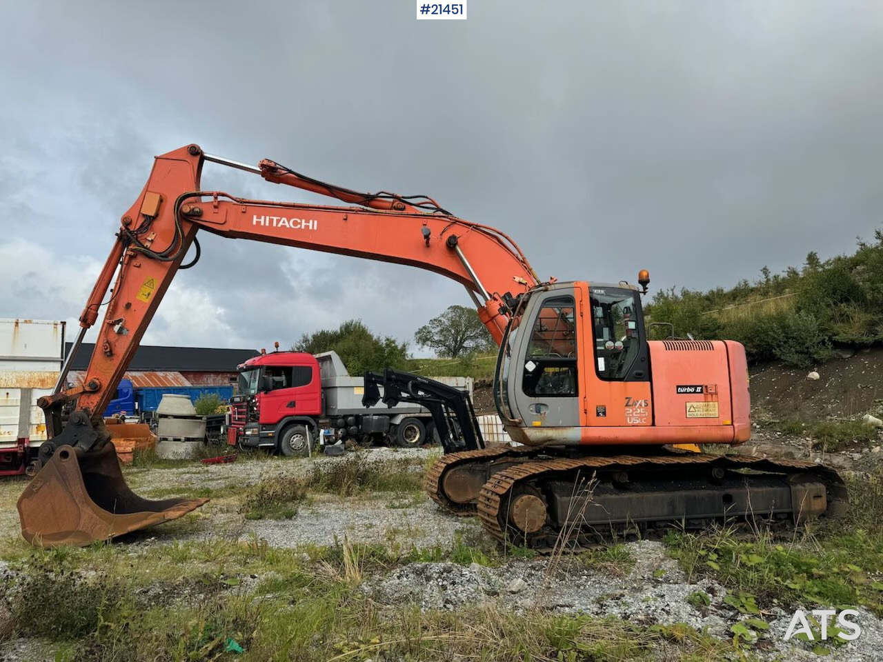Hitachi ZX225 US - Paletli ekskavatör: fotoğraf 2 Hitachi ZX225 US - Paletli ekskavatör: fotoğraf 2