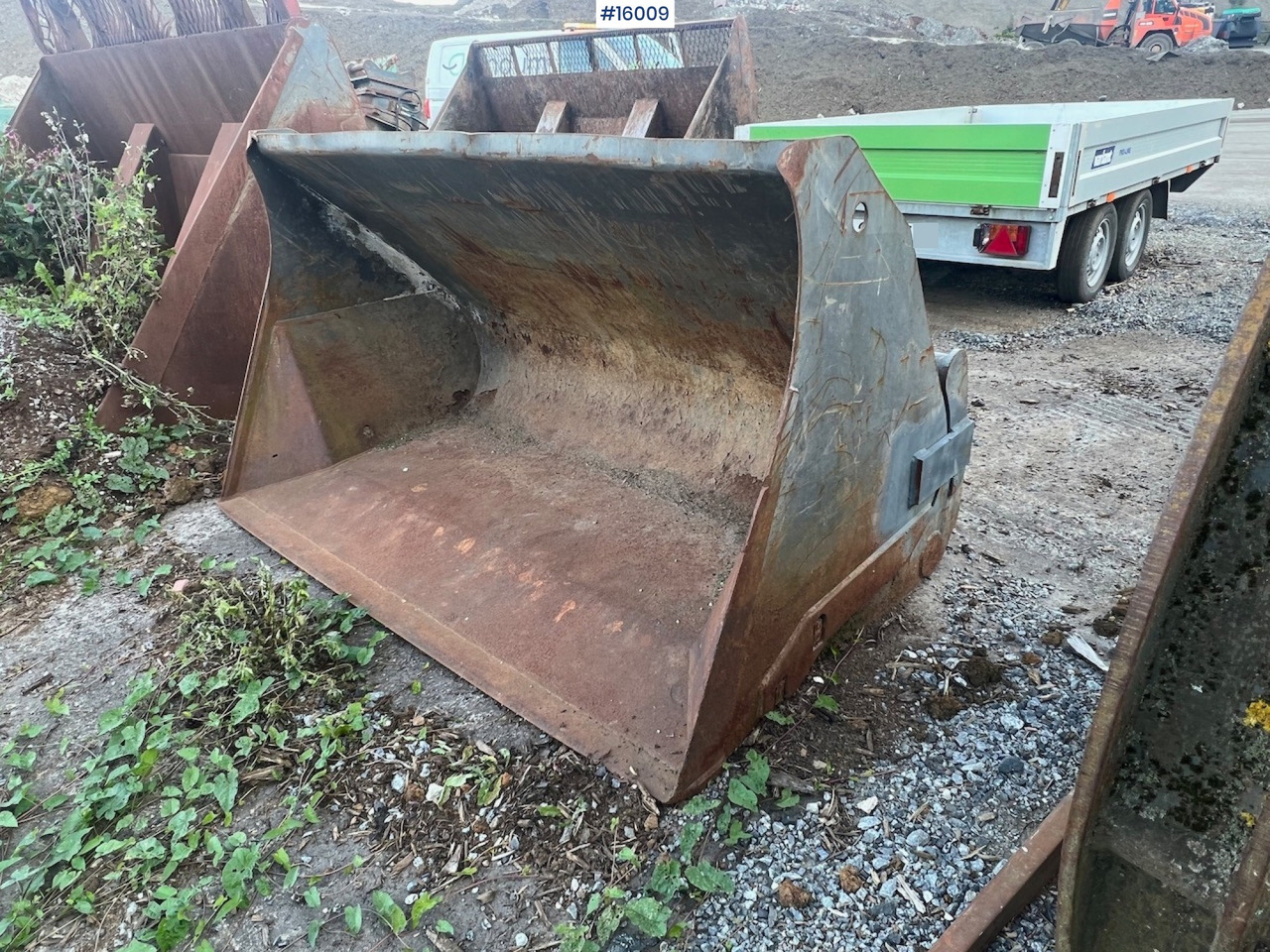 Hjullasterskuffe m/ liten BM feste - Yükleyici kovası - İş makinaları: fotoğraf 3 Hjullasterskuffe m/ liten BM feste - Yükleyici kovası - İş makinaları: fotoğraf 3