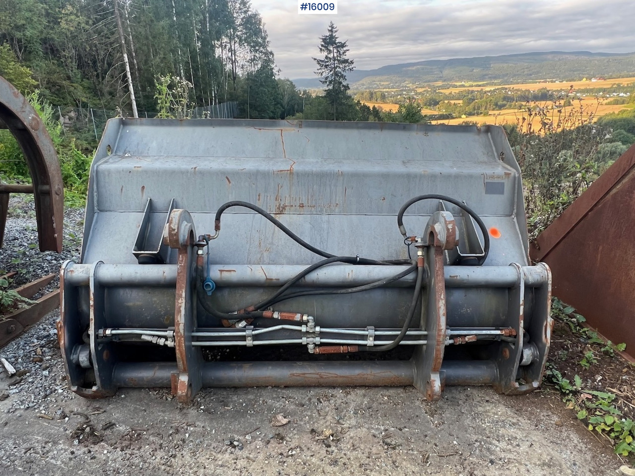 Hjullasterskuffe m/ liten BM feste - Yükleyici kovası - İş makinaları: fotoğraf 5 Hjullasterskuffe m/ liten BM feste - Yükleyici kovası - İş makinaları: fotoğraf 5