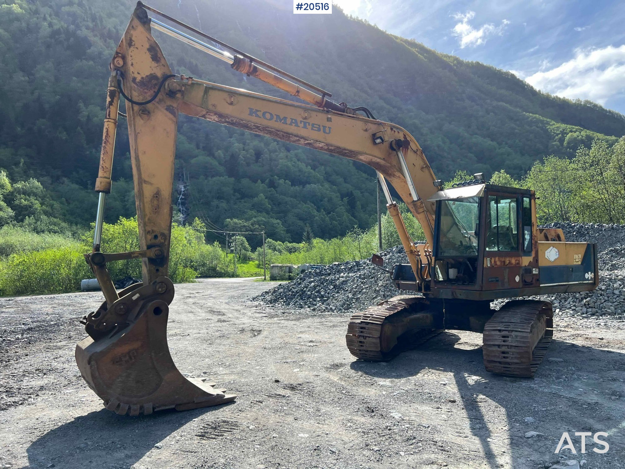 Komatsu PC200-3 - Ekskavatör: fotoğraf 2 Komatsu PC200-3 - Ekskavatör: fotoğraf 2