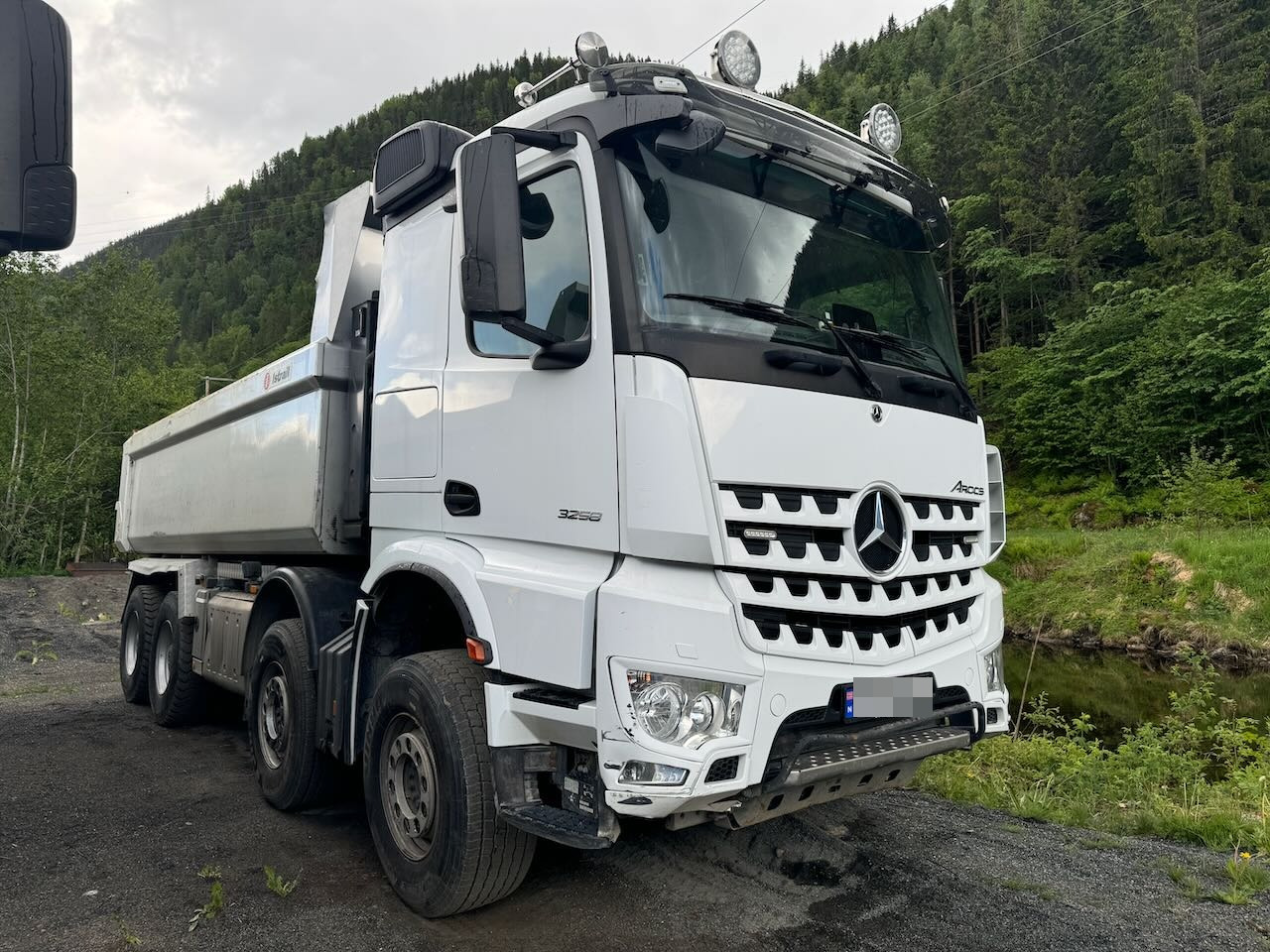 Mercedes Arocs 3258 - Damperli kamyon: fotoğraf 1 Mercedes Arocs 3258 - Damperli kamyon: fotoğraf 1