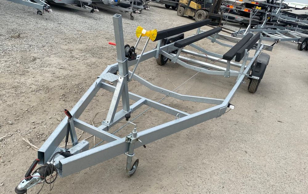 Boro PRZYCZEPA PODŁODZIOWA STYL AMERYKAŃSKI 7,80M - Tekne römorku: fotoğraf 3 Boro PRZYCZEPA PODŁODZIOWA STYL AMERYKAŃSKI 7,80M - Tekne römorku: fotoğraf 3