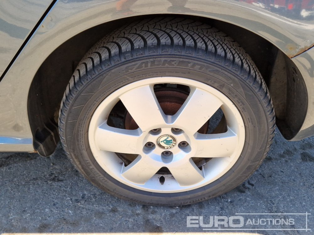 Binek araba 2004 Skoda FABIA 1.4: fotoğraf 11
