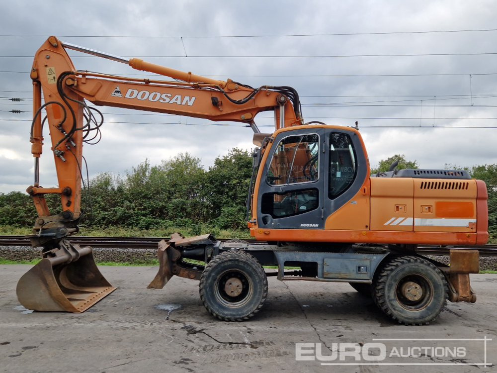 Doosan DX210W - Tekerlekli ekskavatör: fotoğraf 2 Doosan DX210W - Tekerlekli ekskavatör: fotoğraf 2