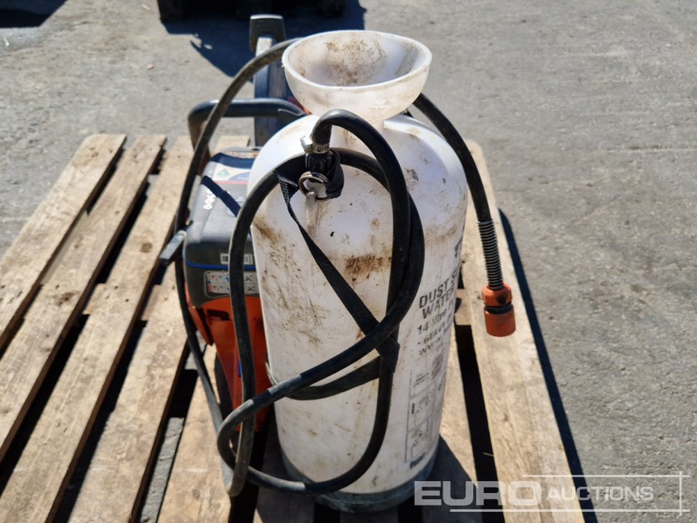 Husqvarna K770 Handheld Quickcut Saw with Water Sprayer - Asfalt döşeme aracı: fotoğraf 4 Husqvarna K770 Handheld Quickcut Saw with Water Sprayer - Asfalt döşeme aracı: fotoğraf 4