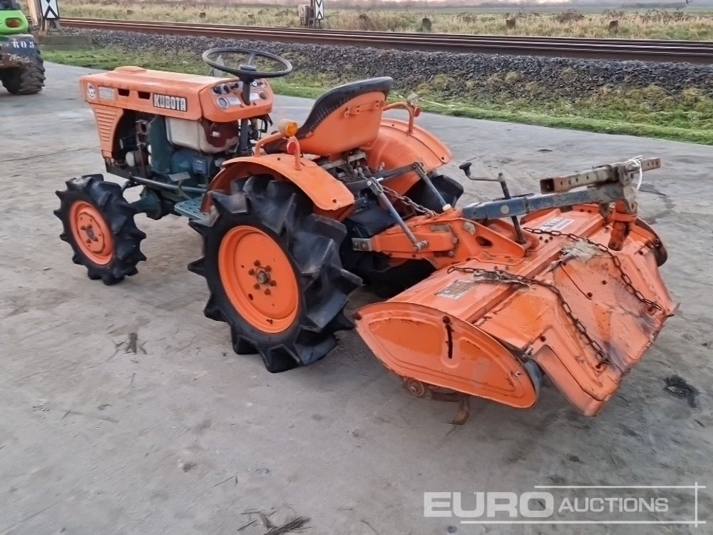 Kubota B7001 - Küçük traktör: fotoğraf 3 Kubota B7001 - Küçük traktör: fotoğraf 3