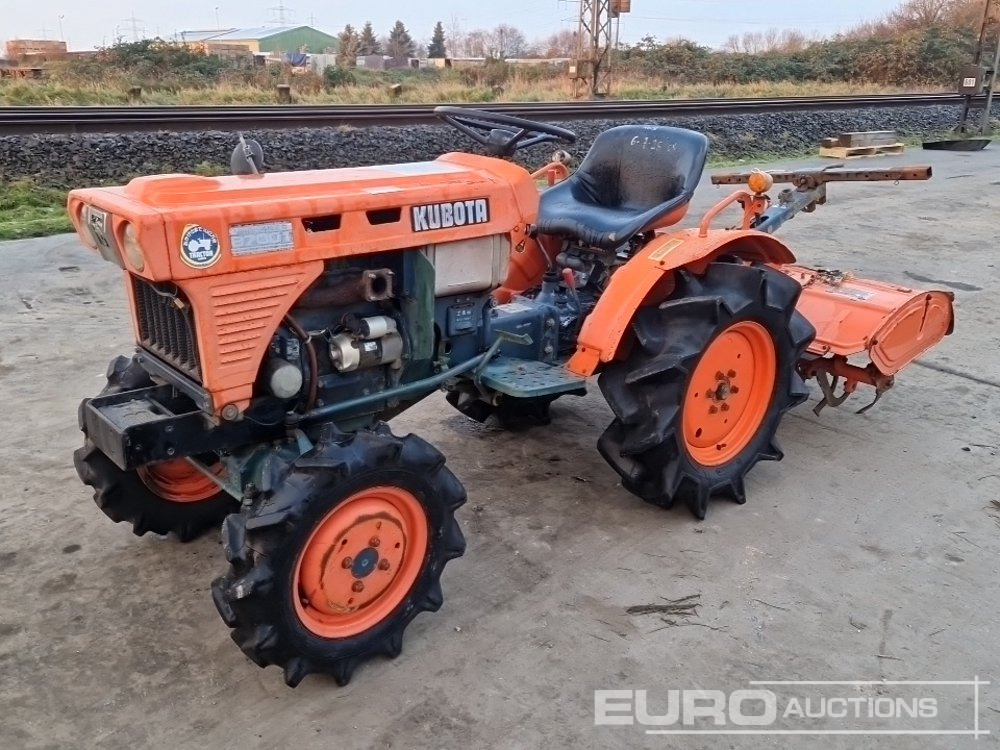 Kubota B7001 - Küçük traktör: fotoğraf 1 Kubota B7001 - Küçük traktör: fotoğraf 1