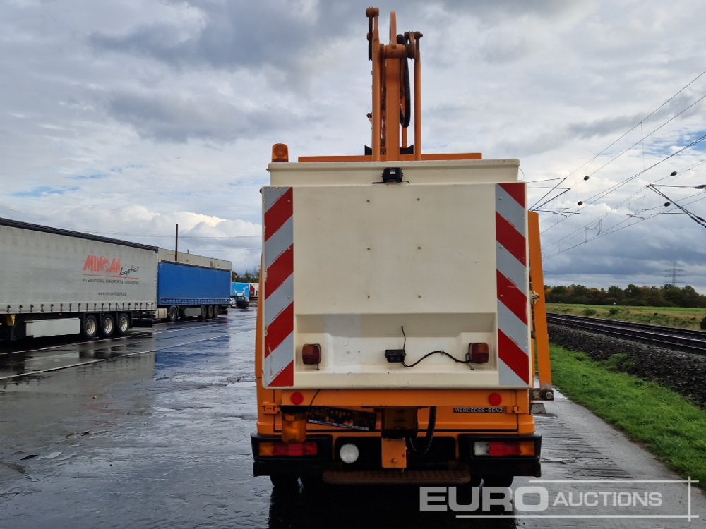 Mercedes 612D - Araç üzerine platform: fotoğraf 4 Mercedes 612D - Araç üzerine platform: fotoğraf 4