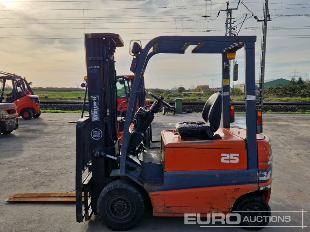 Toyota FBMF25 - Forklift: fotoğraf 2 Toyota FBMF25 - Forklift: fotoğraf 2